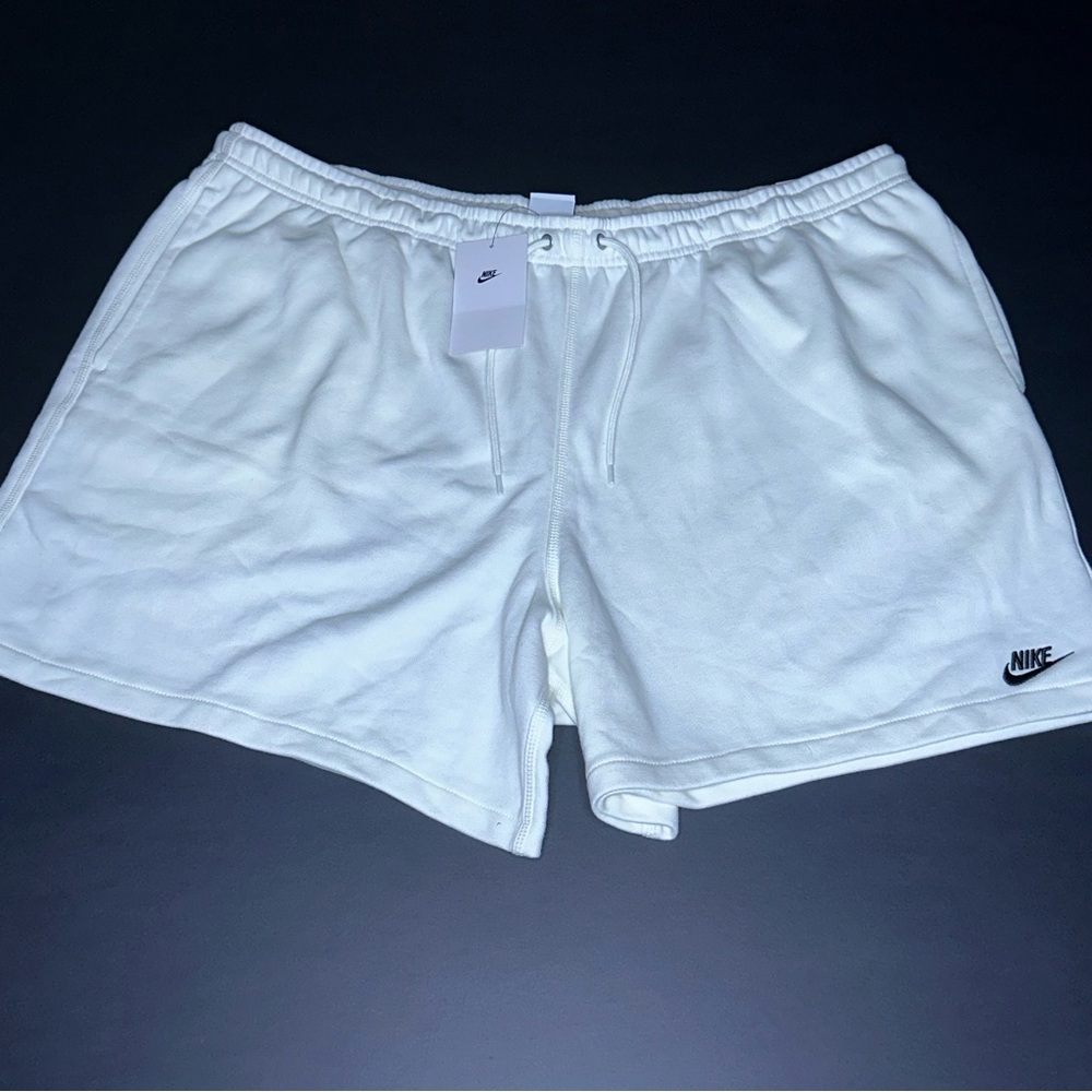 Nike Men's Athletic White Shorts - Picture 3 of 5